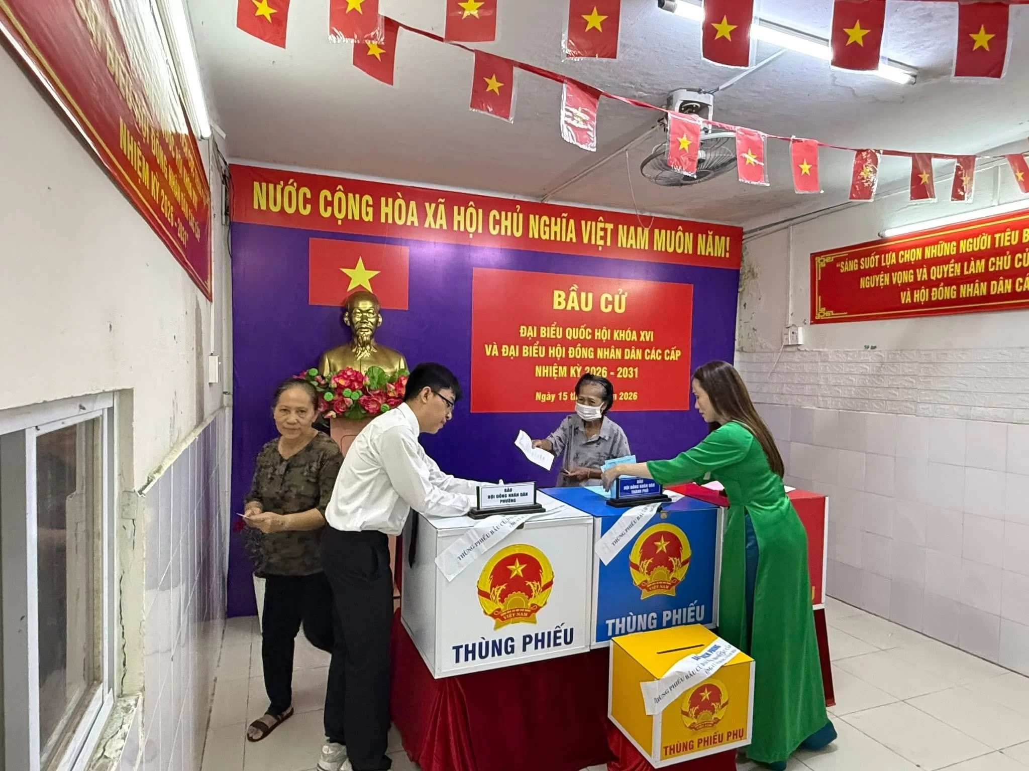 CỬ TRI PHƯỜNG CHỢ QUÁN HÂN HOAN TRONG NGÀY HỘI TOÀN DÂN ĐI BẦU CỬ – NGÀY HỘI ĐẠI ĐOÀN KẾT TOÀN DÂN TỘC