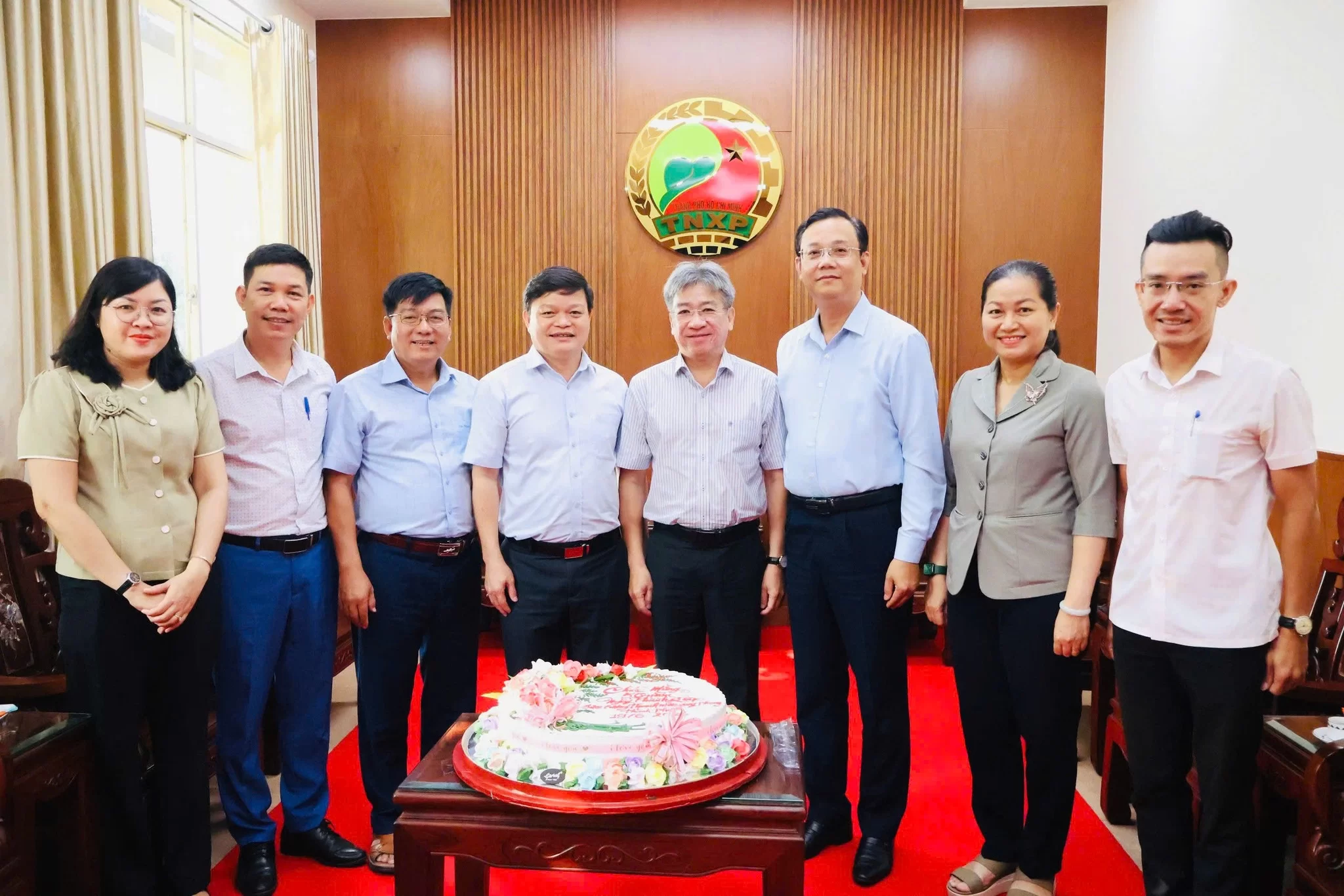 Lãnh đạo phường Chợ Quán thăm, chúc mừng 50 năm Ngày thành lập Lực lượng Thanh niên xung phong TP.HCM