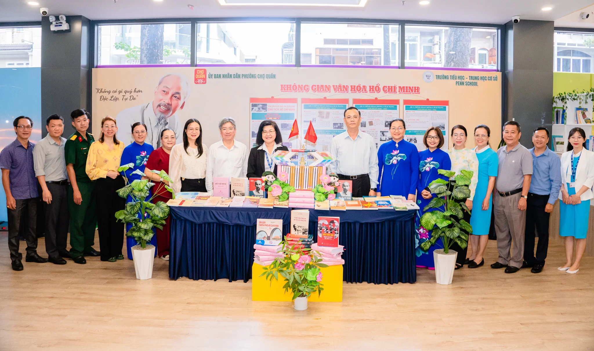 PHƯỜNG CHỢ QUÁN RA MẮT 02 ”KHÔNG GIAN VĂN HÓA HỒ CHÍ MINH” TẠI TRƯỜNG PENNSCHOOL VÀ QUÁN CÀ PHÊ THREE O’CLOCK
