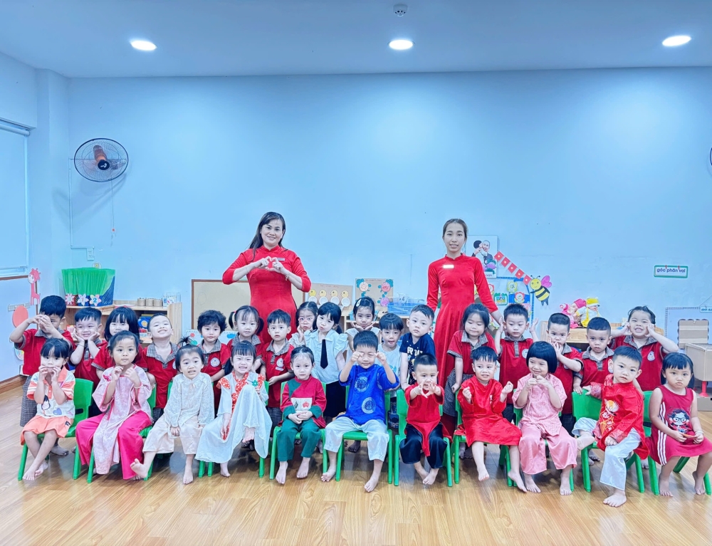 phuong cho quan phat dong cao diem mac ao dai nam 2026